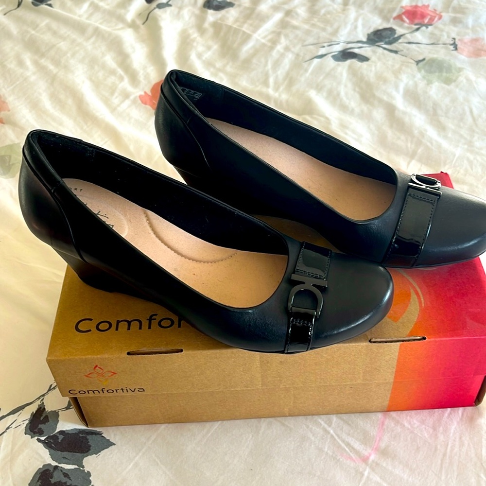Clarks women’s size 9 1/2 black wedges. Ultra comfort collection.